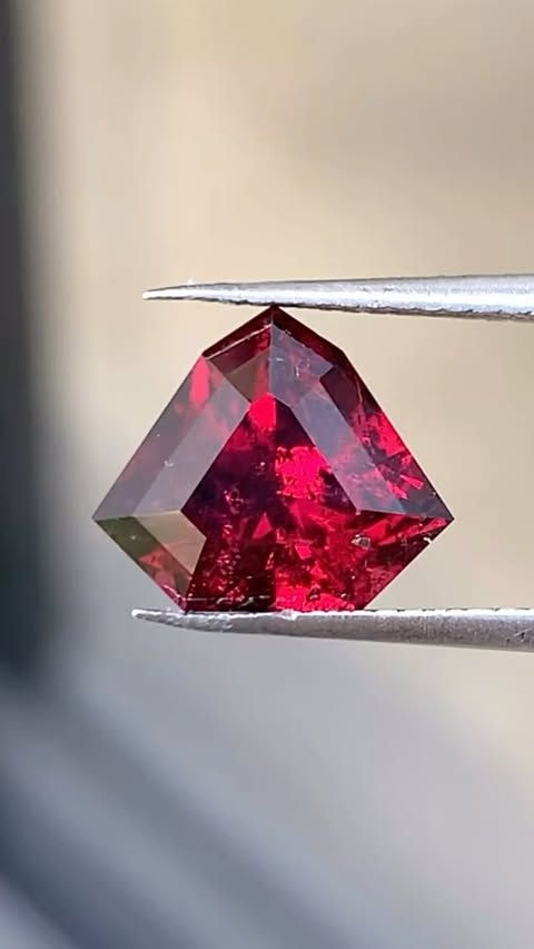ᴬᵀᵞᴾᴵᶜᴬᴸ UMBALITE GARNET 2.32ct