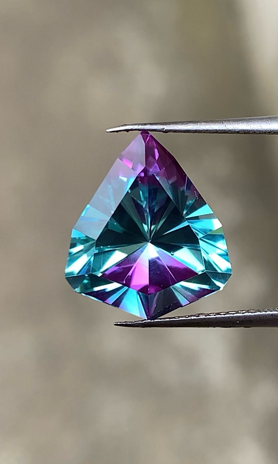 ᴬᵀᵞᴾᴵᶜᴬᴸ BI-COLOR SAPPHIRE 7.04ct 🌱