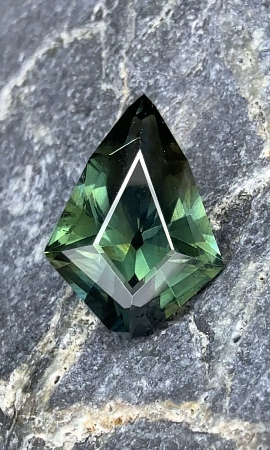 ᴬᵀᵞᴾᴵᶜᴬᴸ KENYAN SAPPHIRE 1.59ct