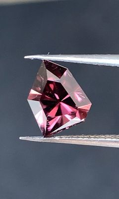 ᴬᵀᵞᴾᴵᶜᴬᴸ PINKISH BROWN ZIRCON 2.32ct