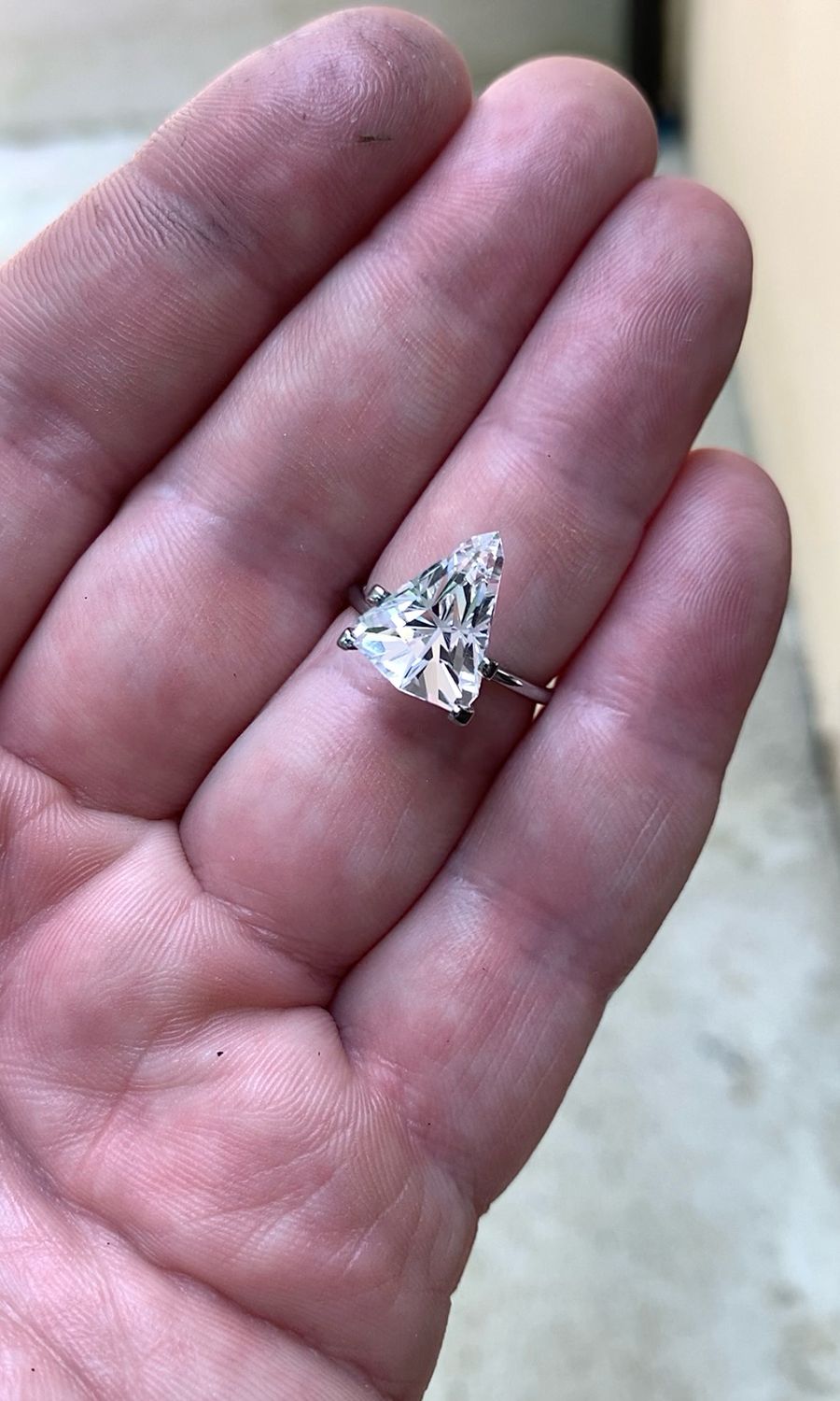 ᴬᵀᵞᴾᴵᶜᴬᴸ COLORLESS SAPPHIRE 5.95ct🌱