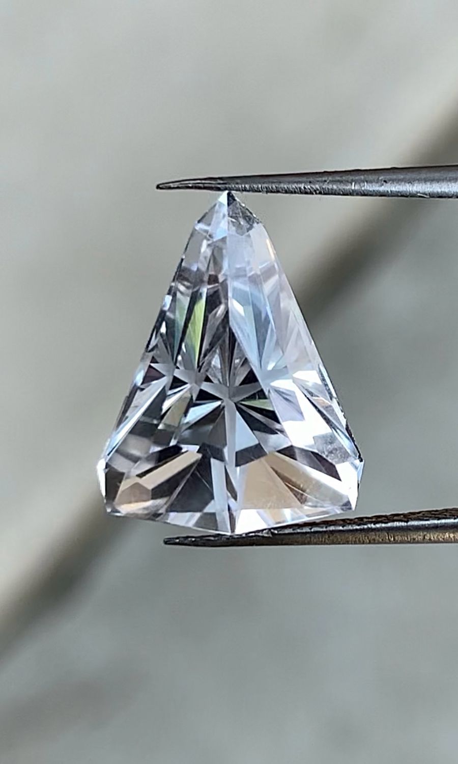 ᴬᵀᵞᴾᴵᶜᴬᴸ COLORLESS SAPPHIRE 5.95ct🌱
