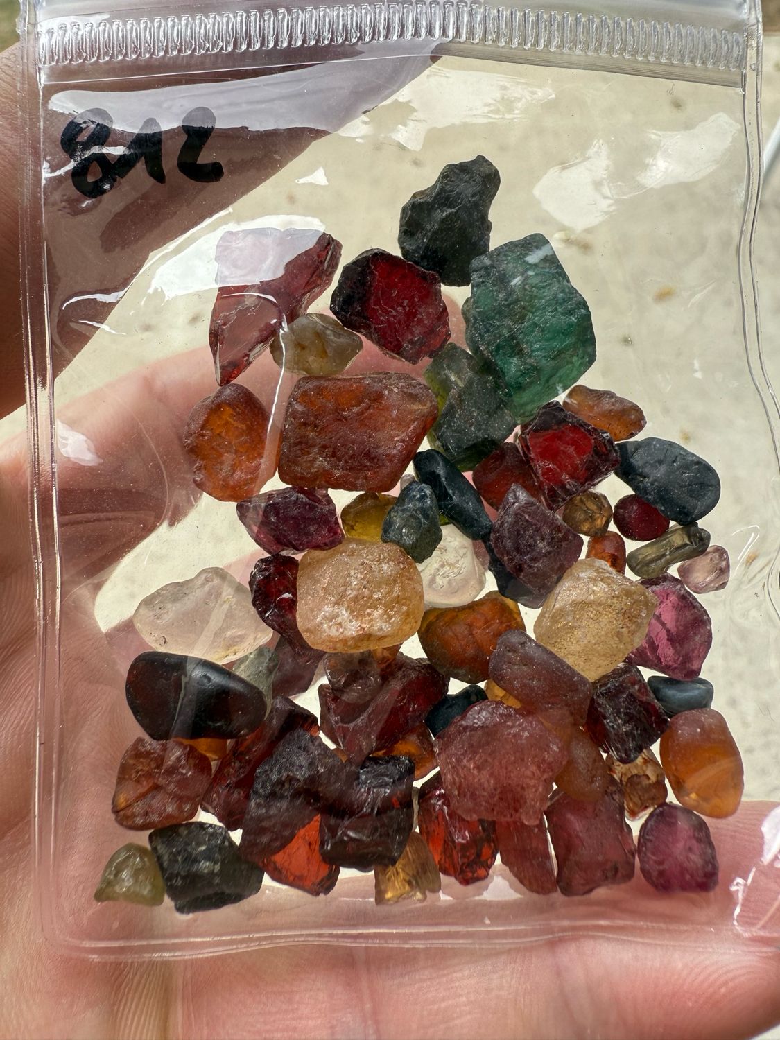 MIX OF ROUGH STONES 200ct