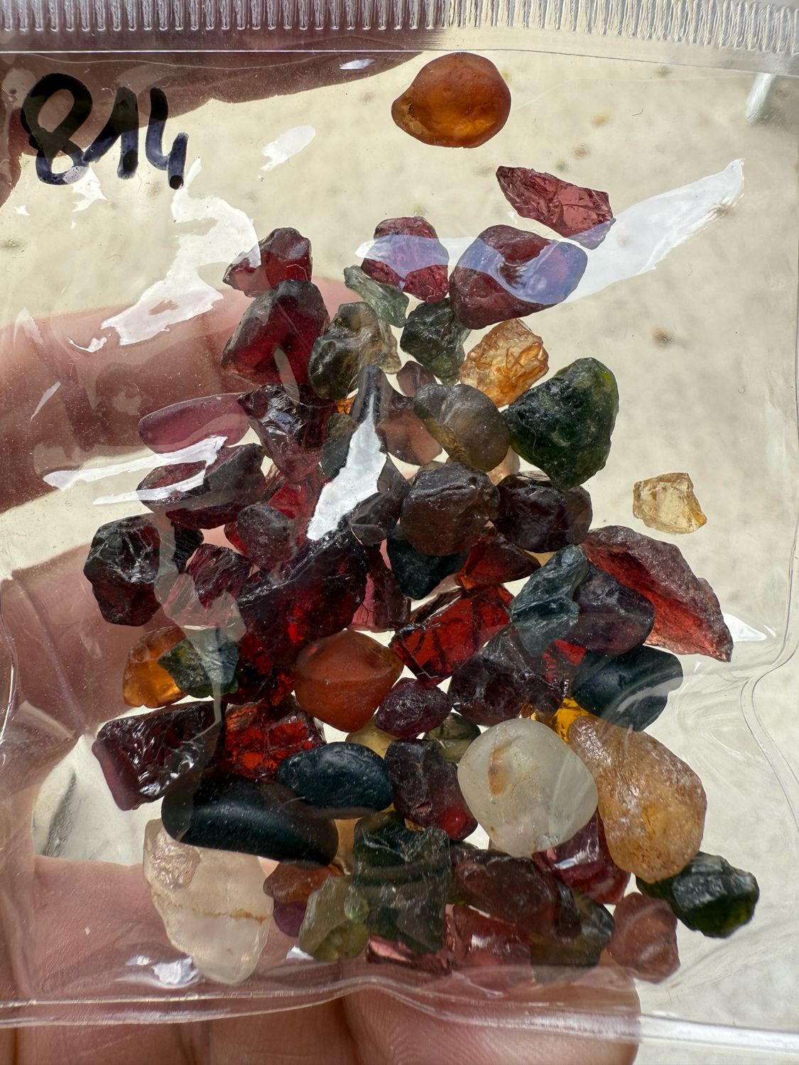 MIX OF ROUGH STONES 200ct