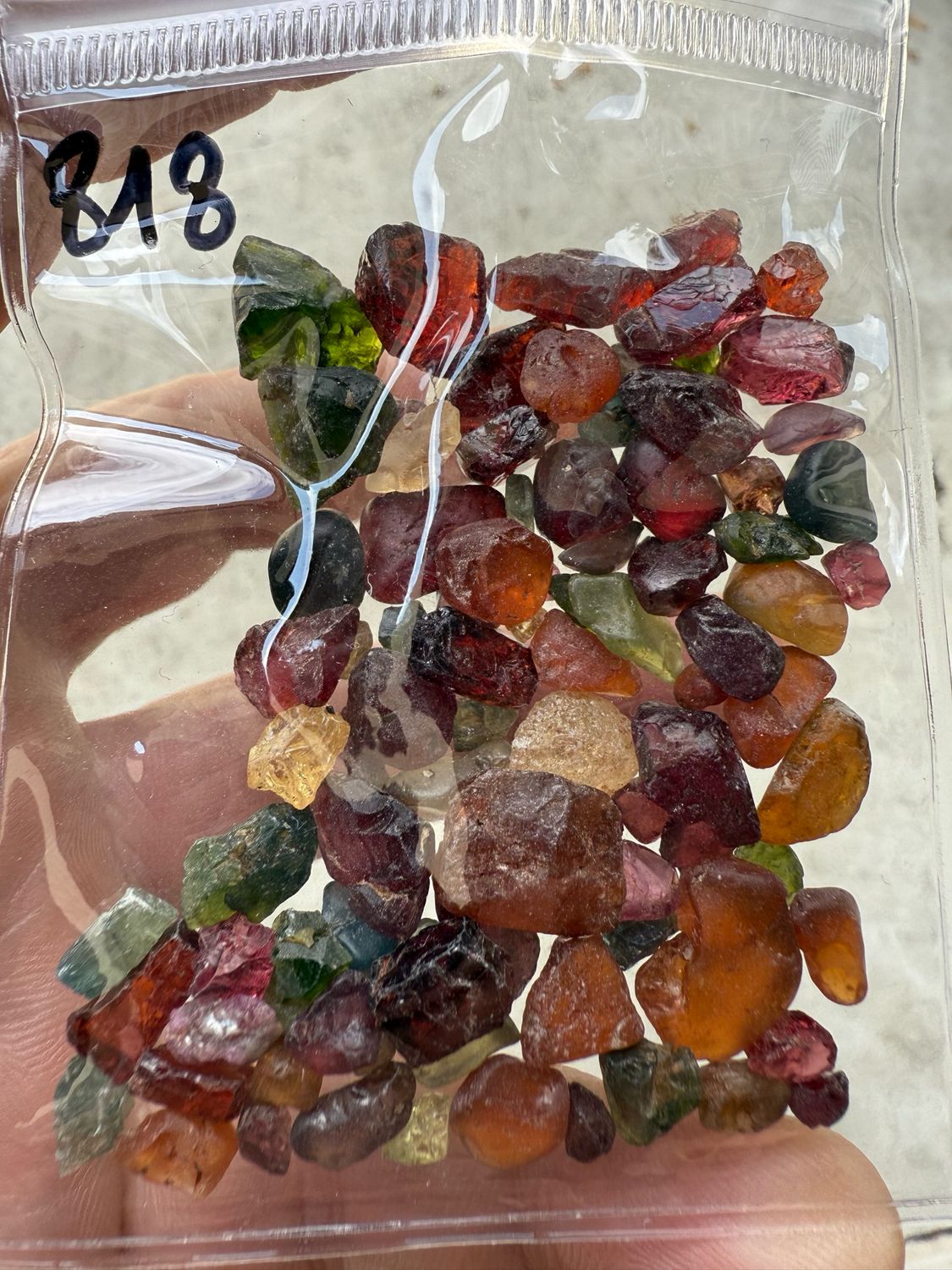 MIX OF ROUGH STONES 200ct