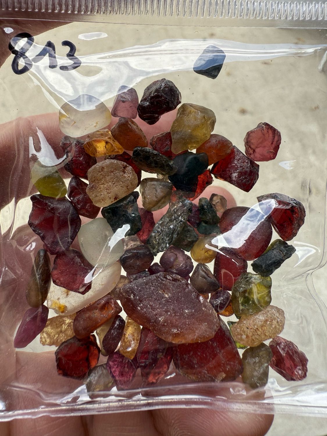 MIX OF ROUGH STONES 200ct