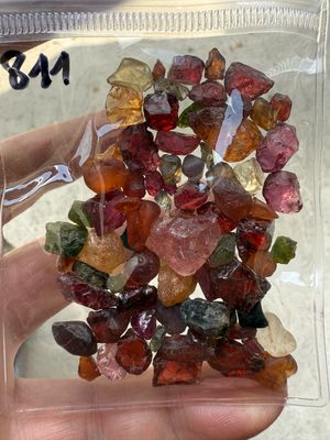 MIX OF ROUGH STONES 200ct