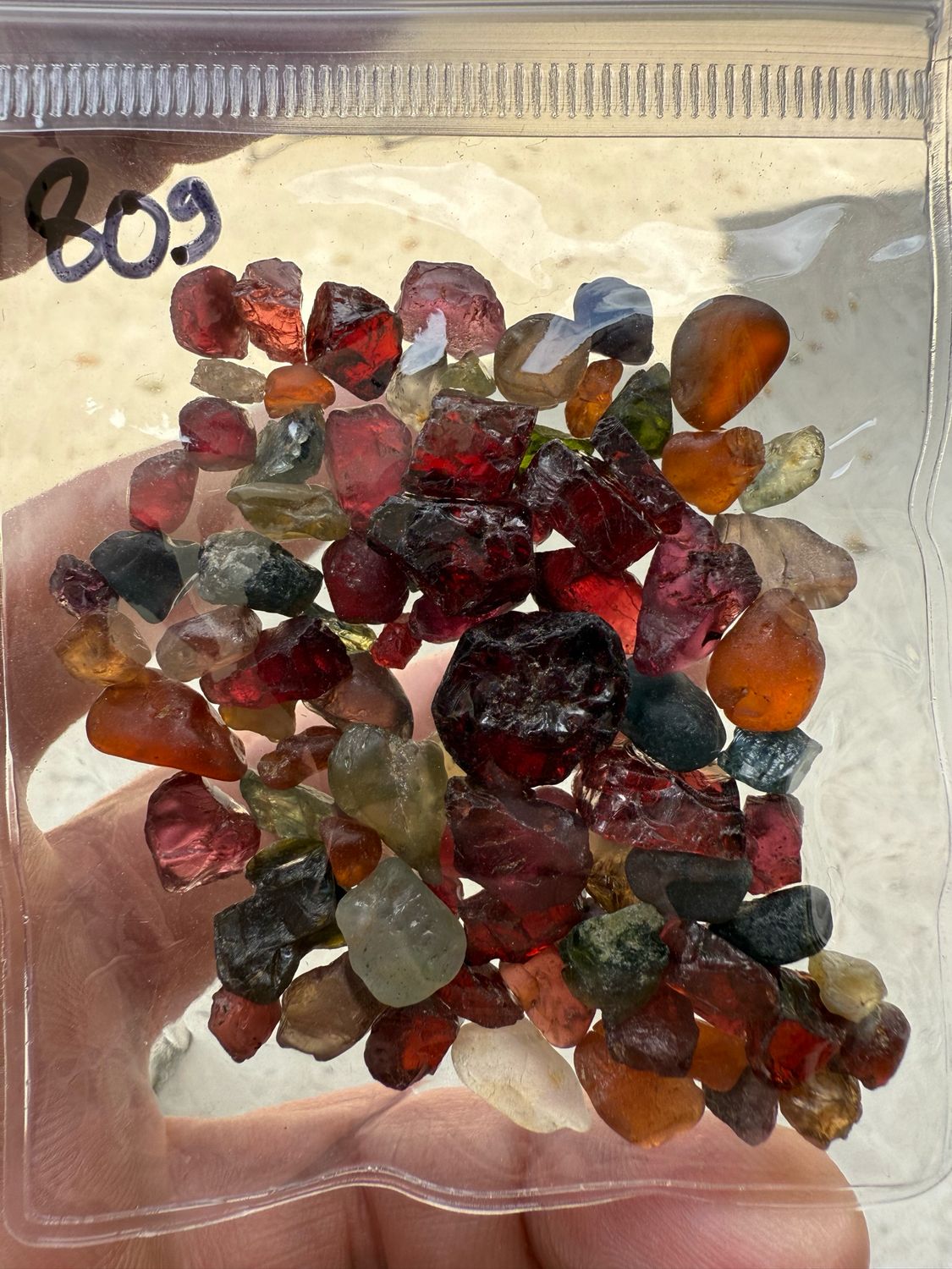 MIX OF ROUGH STONES 200ct