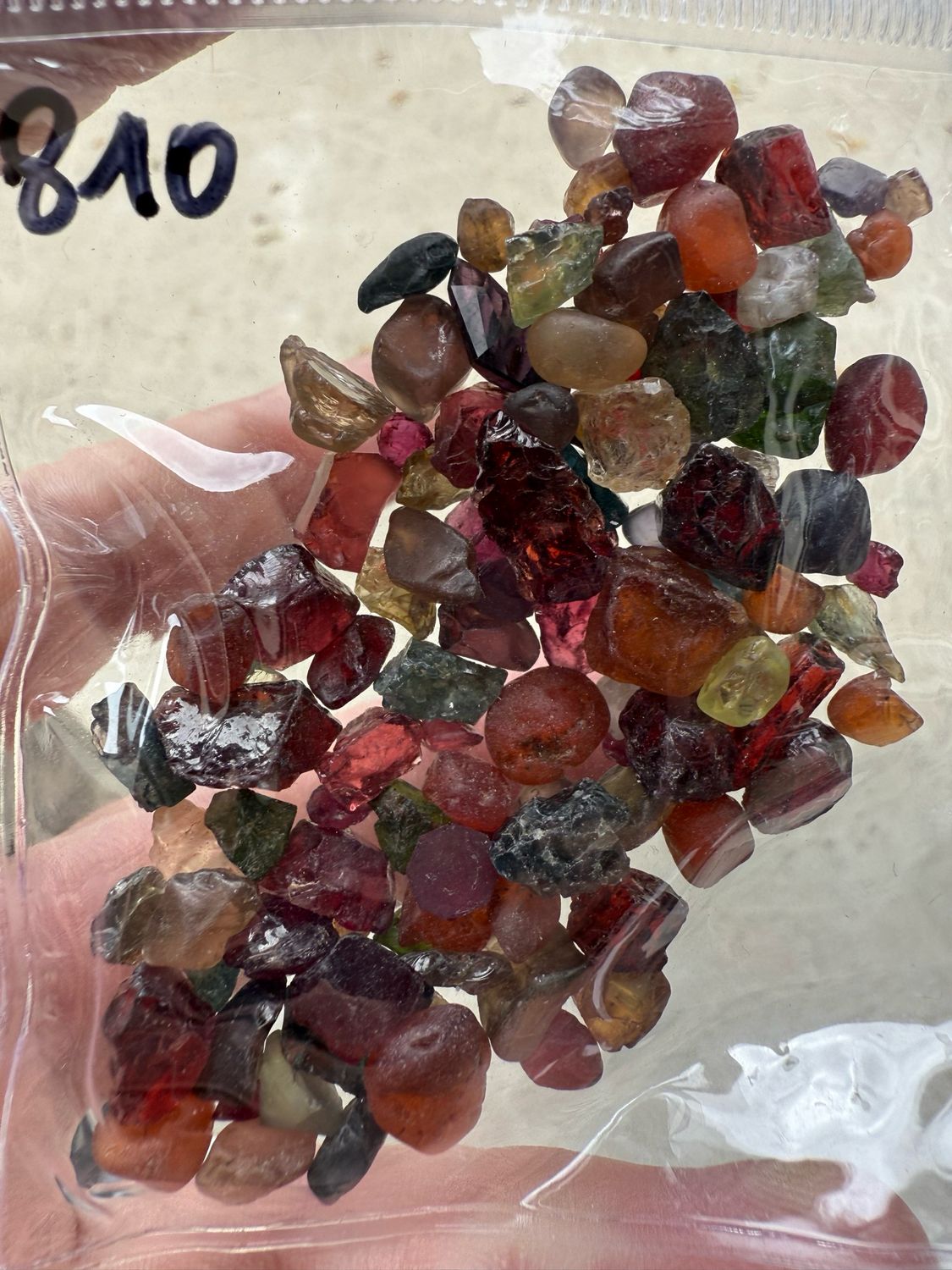 MIX OF ROUGH STONES 200ct