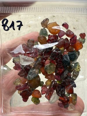 MIX OF ROUGH STONES 200ct