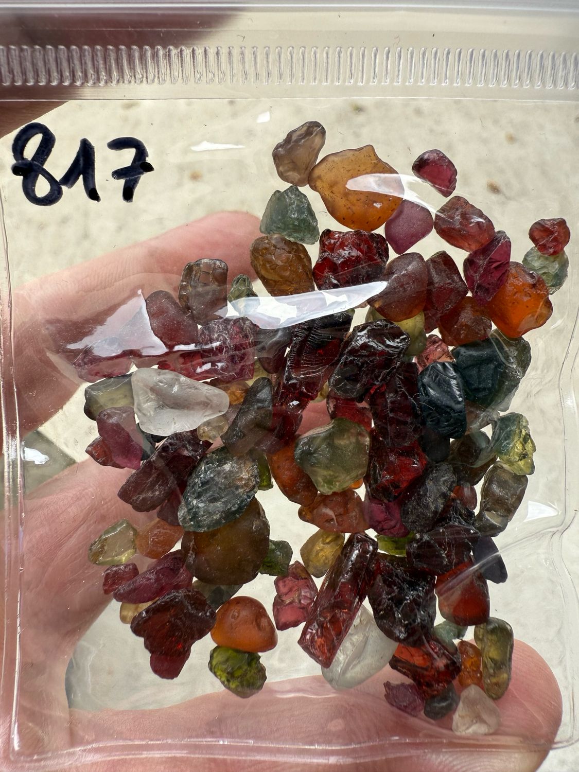 MIX OF ROUGH STONES 200ct