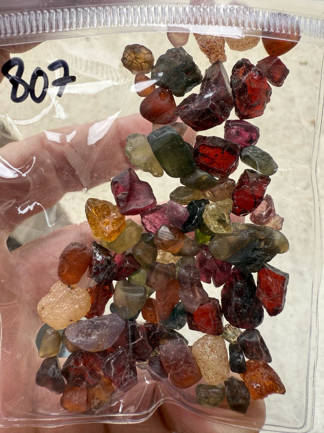 MIX OF ROUGH STONES 200ct