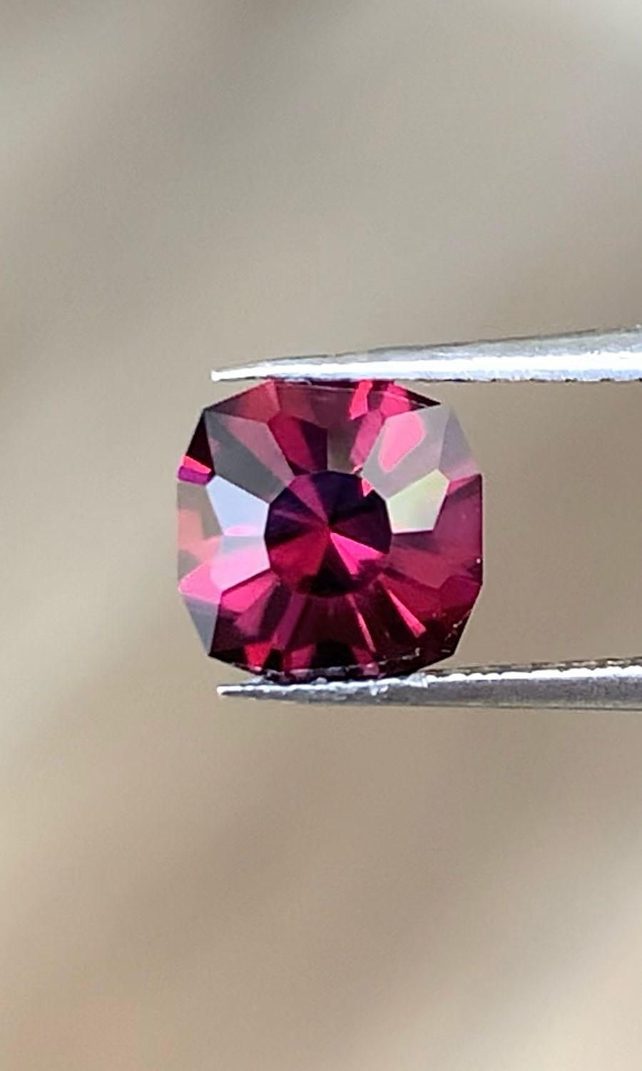 ᴬᵀᵞᴾᴵᶜᴬᴸ DEEP RASPBERRY ZIRCON 1.44ct