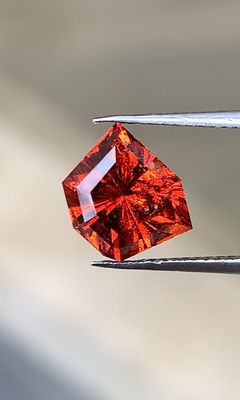 ᴬᵀᵞᴾᴵᶜᴬᴸ INTENSE FANTA ORANGE GARNET 2.05ct