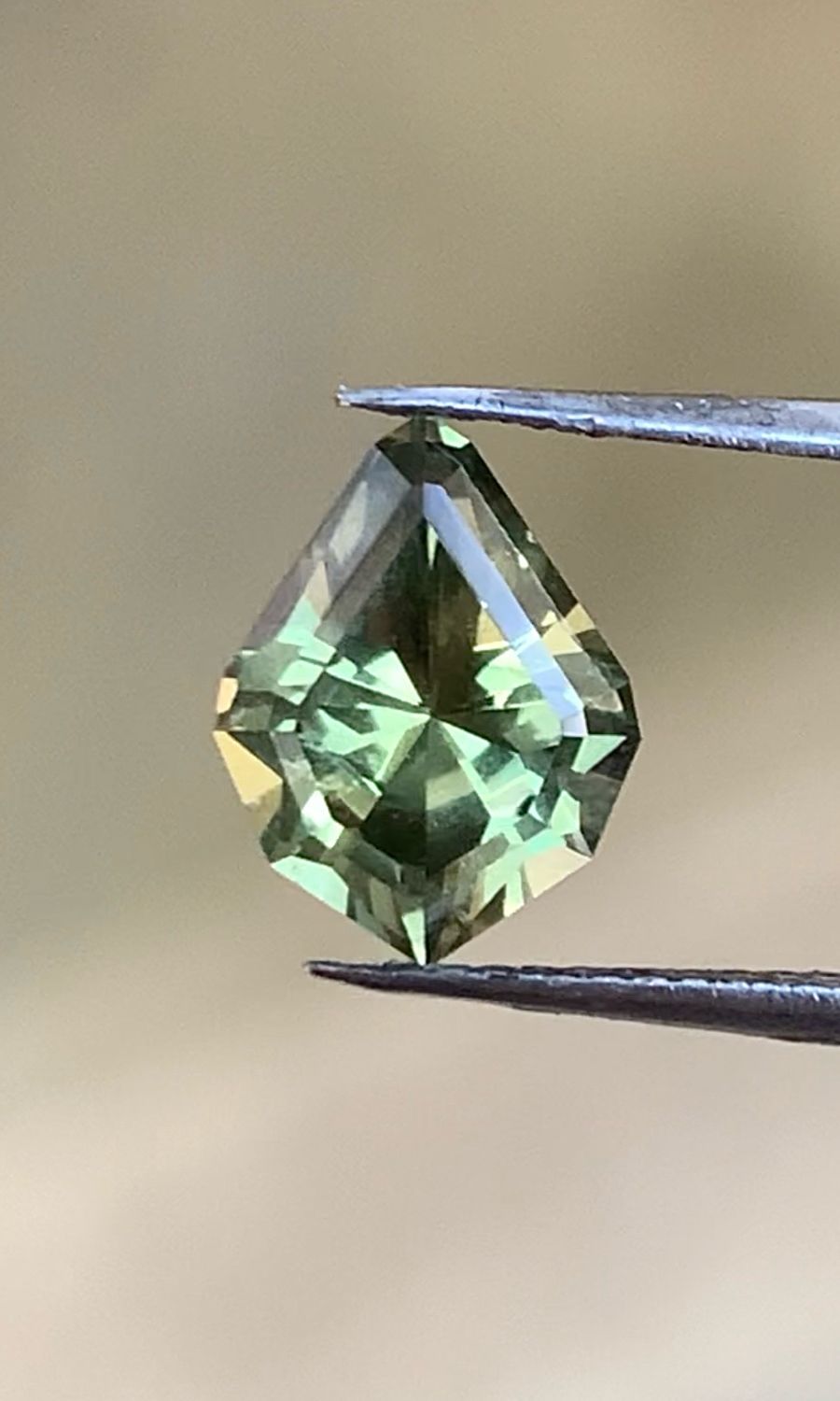 ᴬᵀᵞᴾᴵᶜᴬᴸ PARTI COLOR UMBA SAPPHIRE 1.61ct