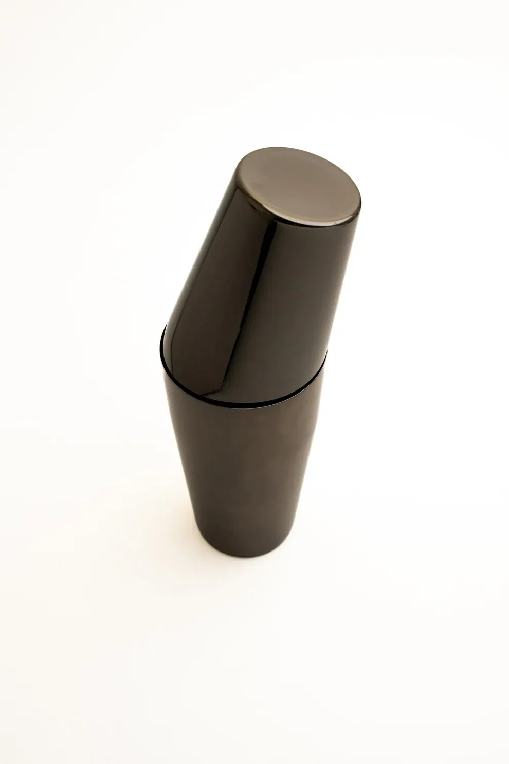Tin on tin shaker, Colour: Black