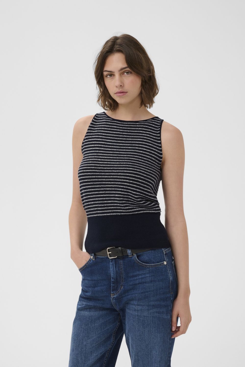 v TANK