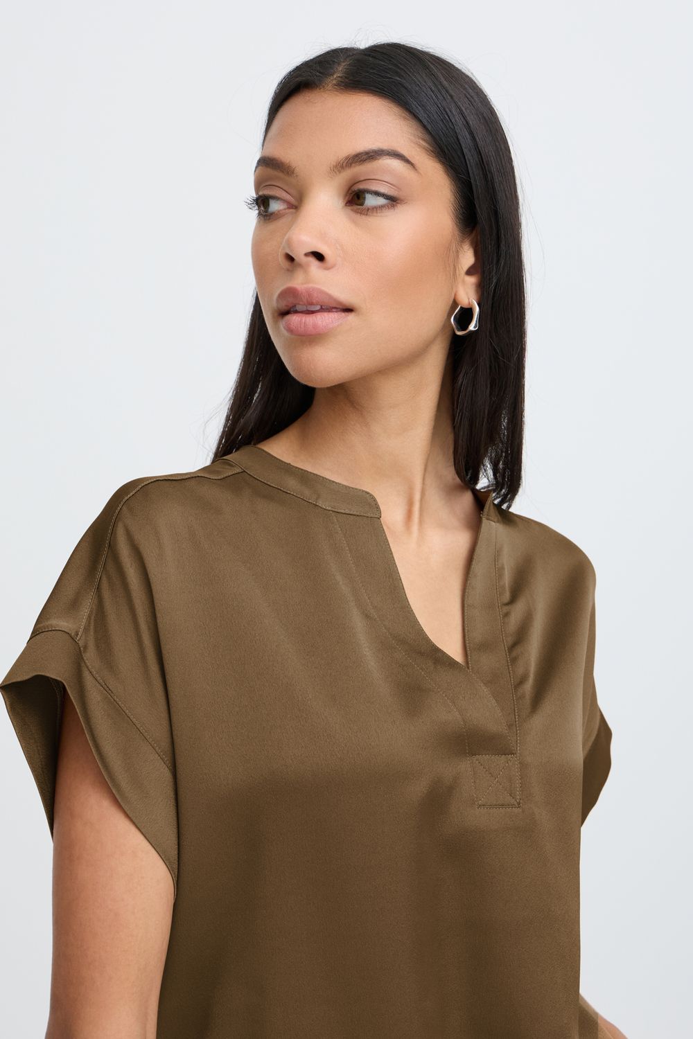 BYSELITA V PLACKET NECK