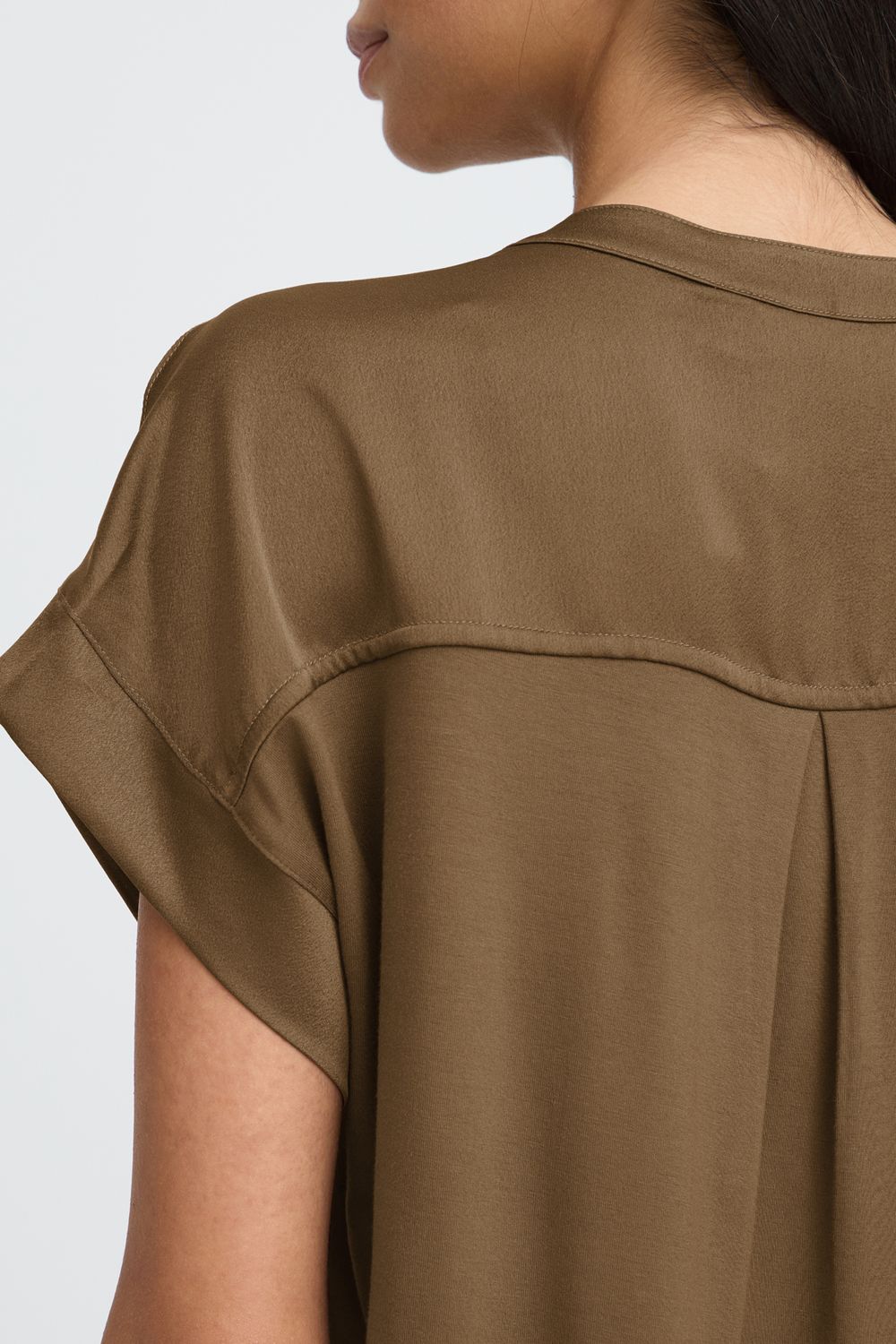 BYSELITA V PLACKET NECK