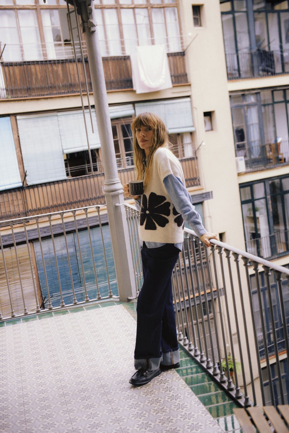 BYOMEA VNECK SLIPOVER