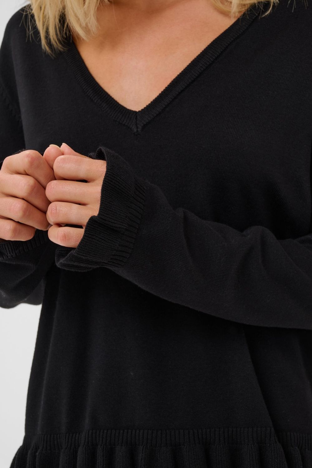 CUclare Annemarie Frill Vneck