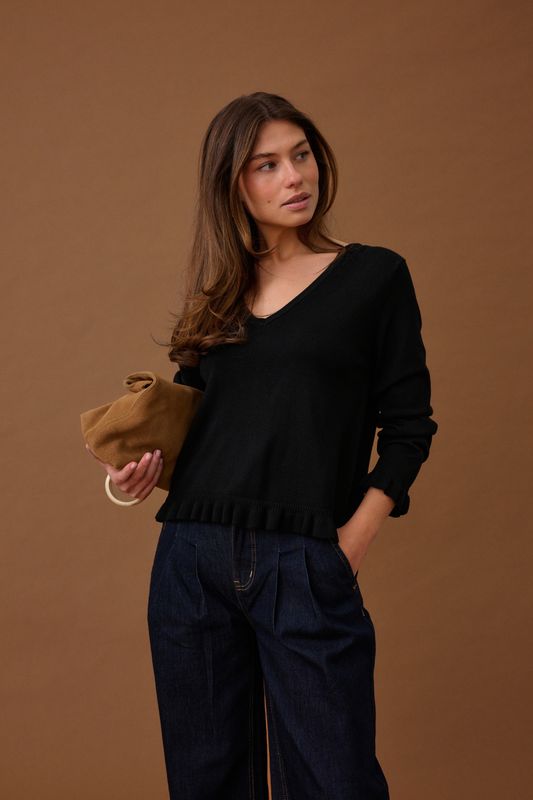 CUclare Annemarie Frill Vneck