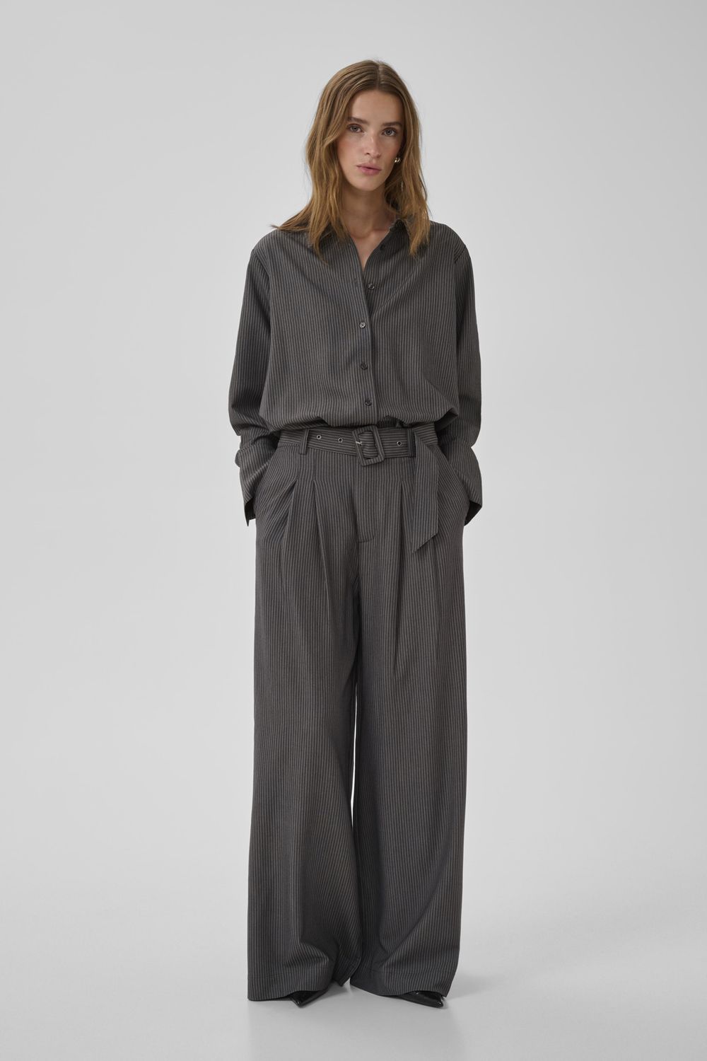 23 THE PINSTRIPED HIGH PANT