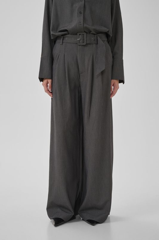 23 THE PINSTRIPED HIGH PANT