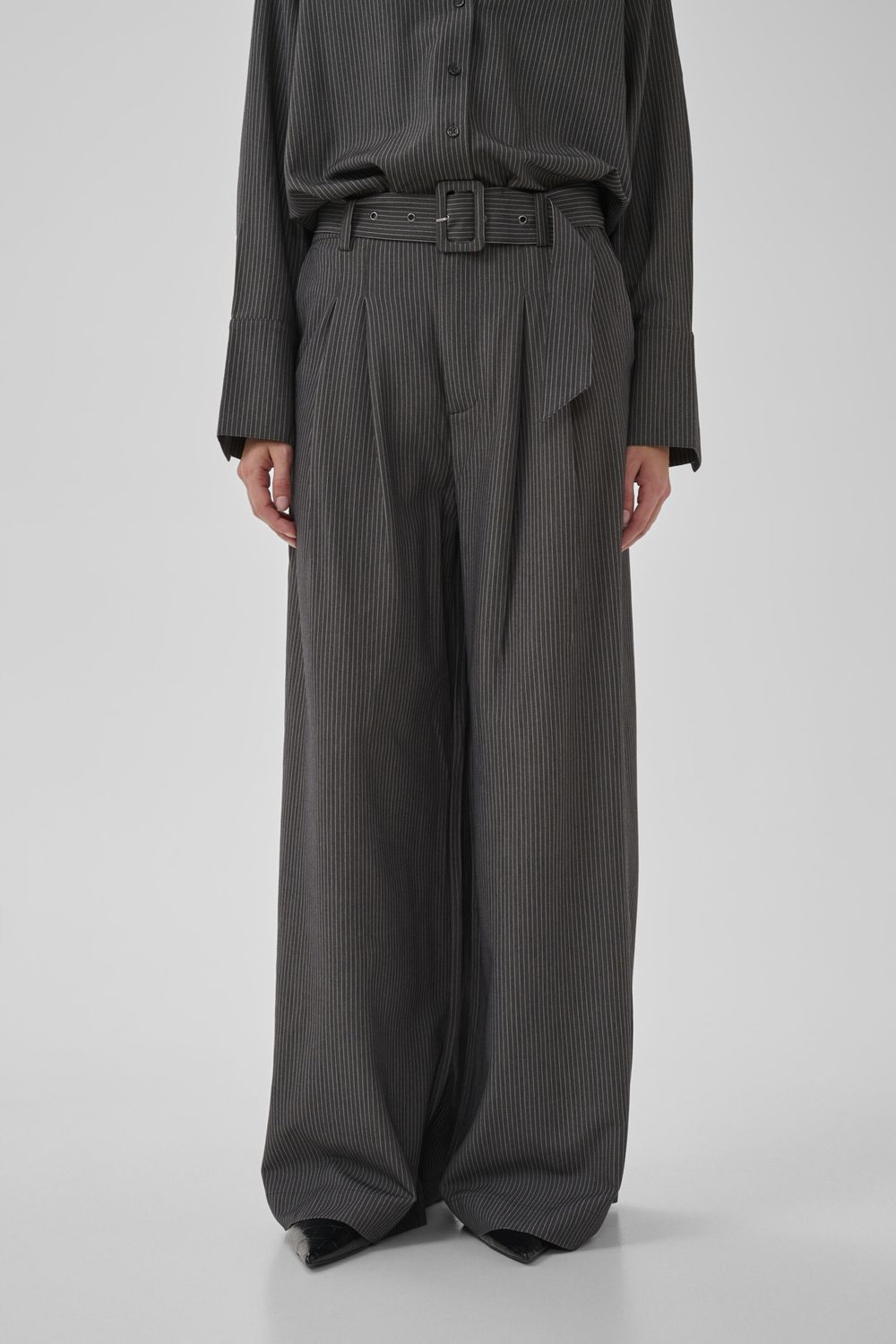 23 THE PINSTRIPED HIGH PANT