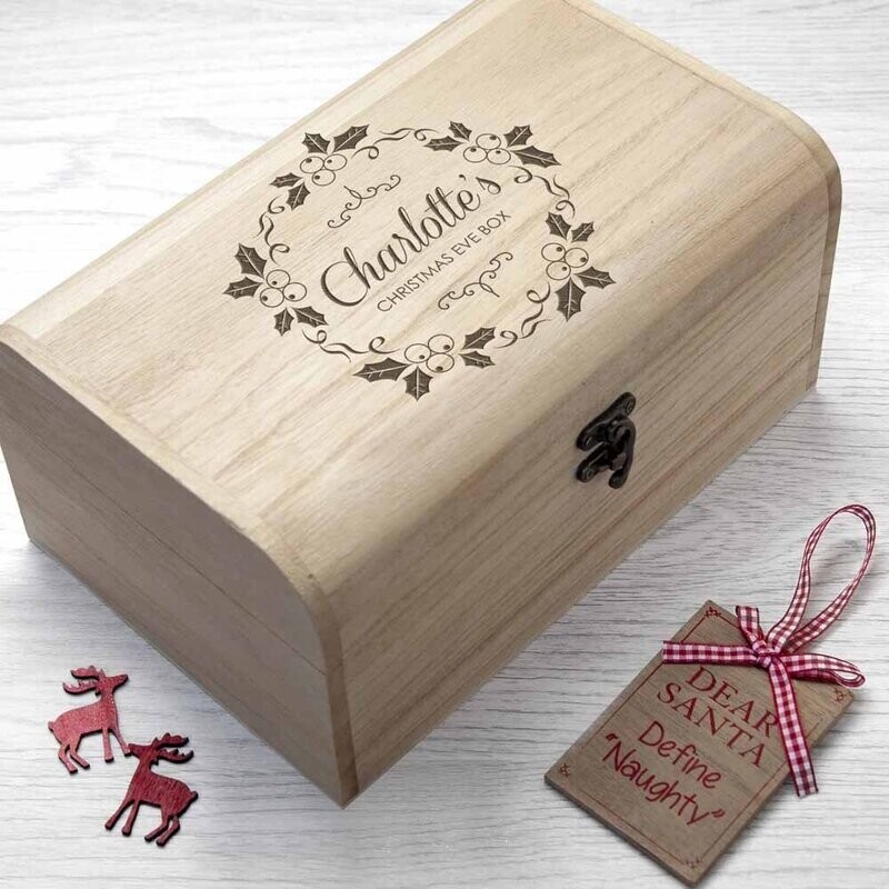 PERSONALISED CHRISTMAS EVE CHEST WITH MISTLETOE WREATH
