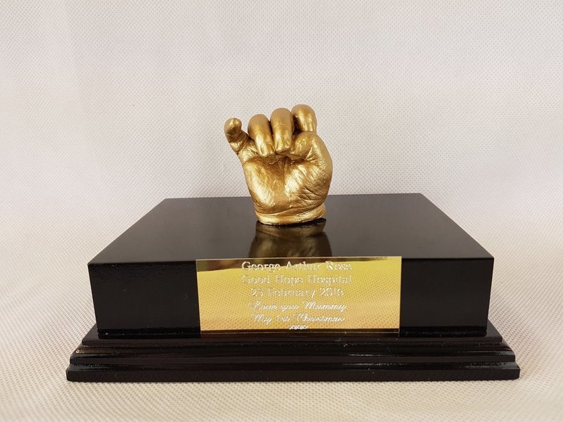 FREE STANDING CHILD HAND CASTS