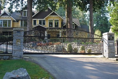 Woodcrest Cantilever Gate