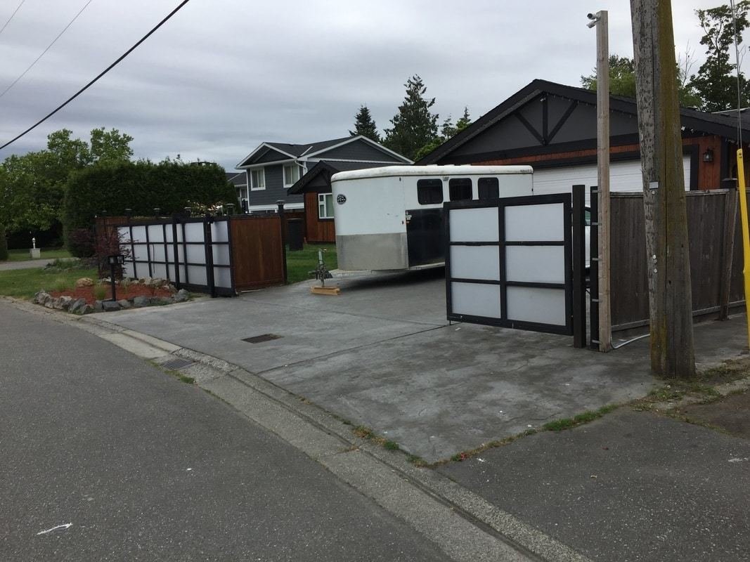 Frosted Glass and Aluminum Slide Gate