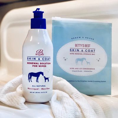 Betty's Best Skin &amp; Coat Wipes Renewal Solution - Bottle w/ pull top