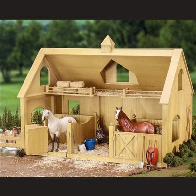 BREYER Deluxe Wood Barn with Cupola