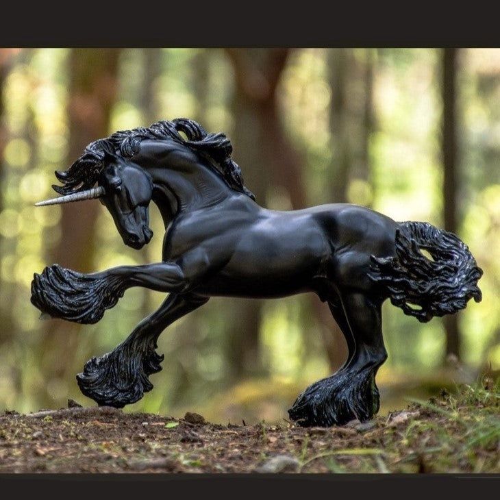 BREYER Obsidian - Unicorn Stallion