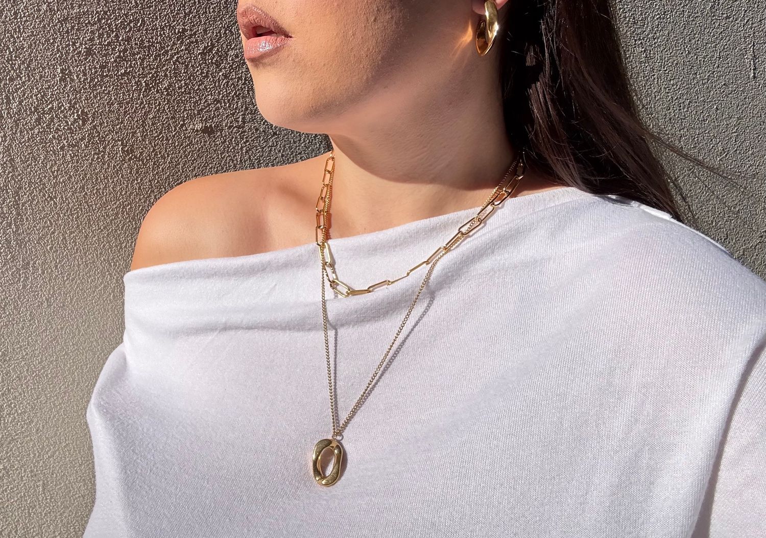 Vague Necklace