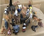 Animal model of seven continents (7 cm)