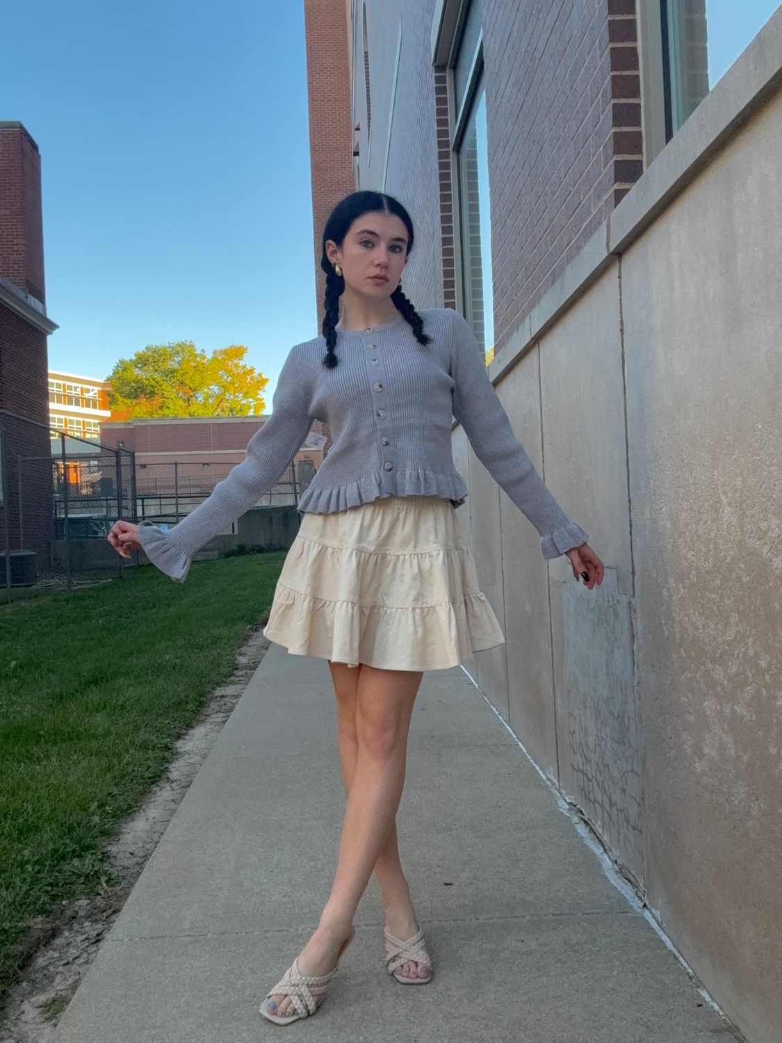 RUFFLE HEM RIBBED KNIT