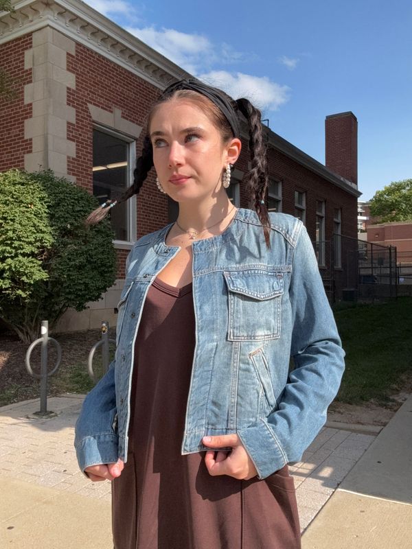 COLLARLESS TRUCKER