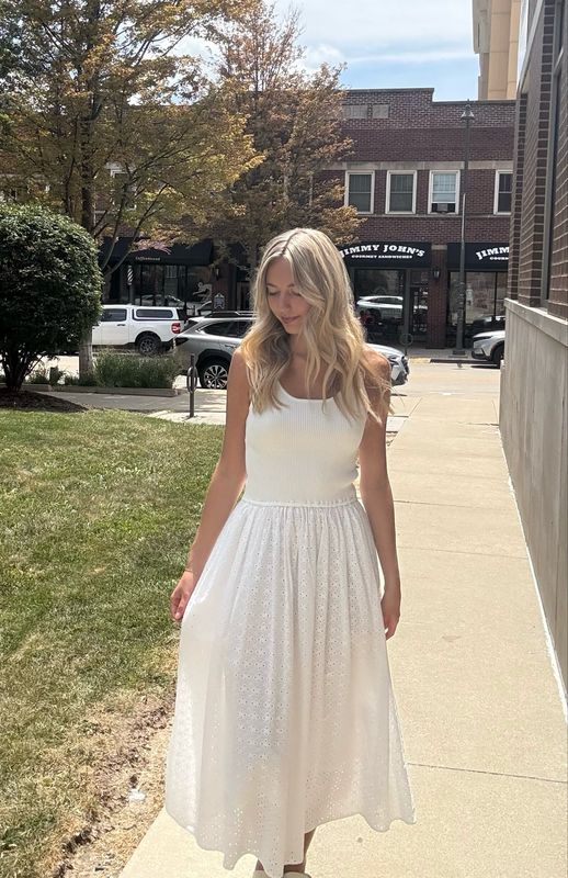 PRETTY CAROLYN 