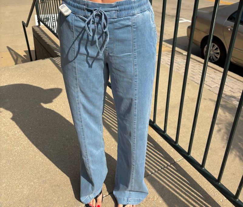 30A CLASSIC COMFORT PULL-ON JEANS