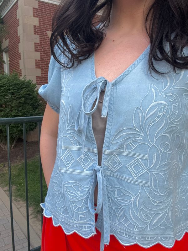 SALLY FRONT TIE SCALLOPED TOP