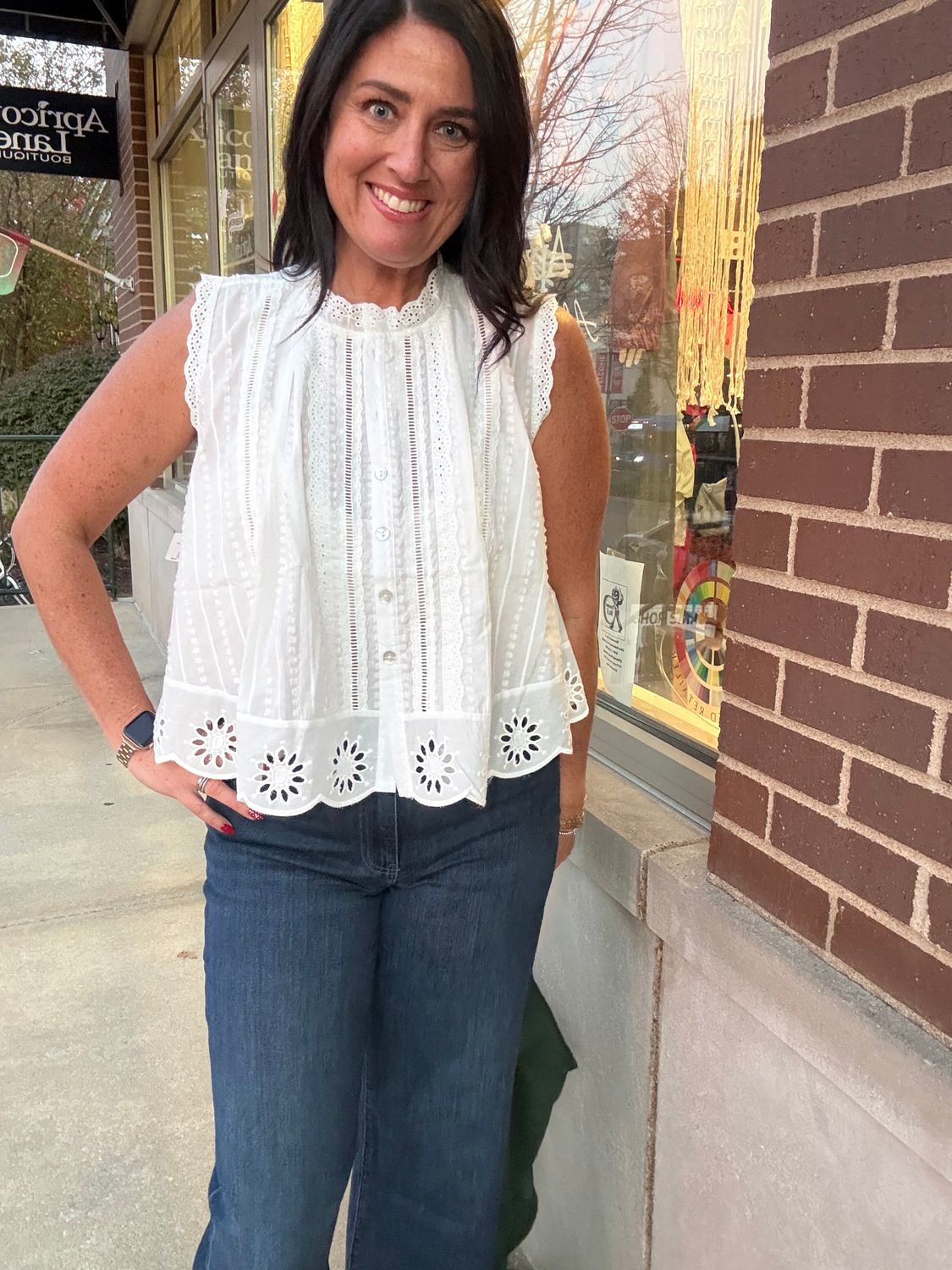 LISA EYELET LOOK