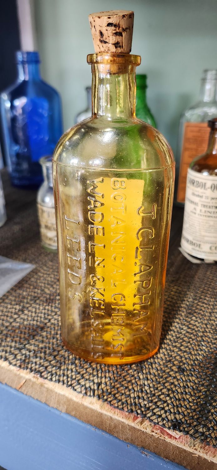 Amber Glass Clapham (Larry)