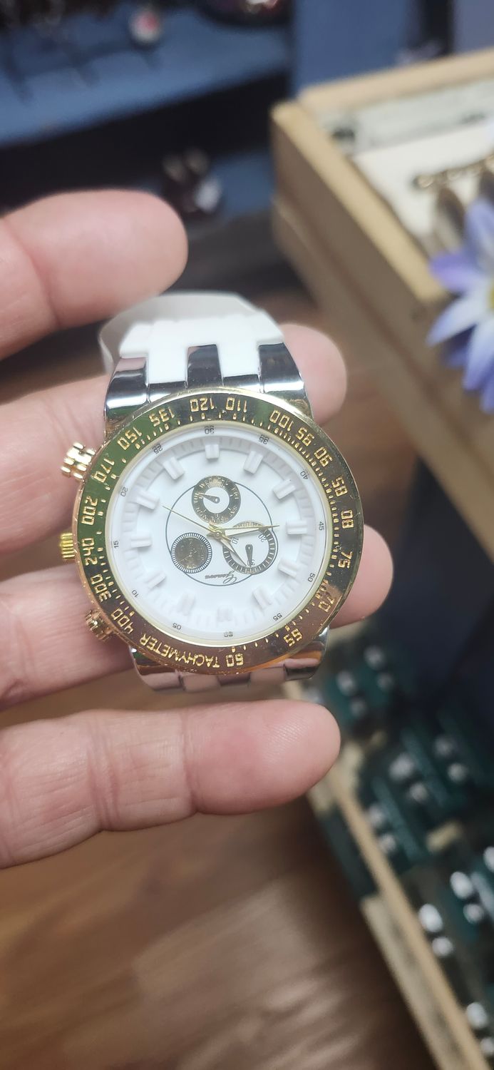 Geneva watch Tach