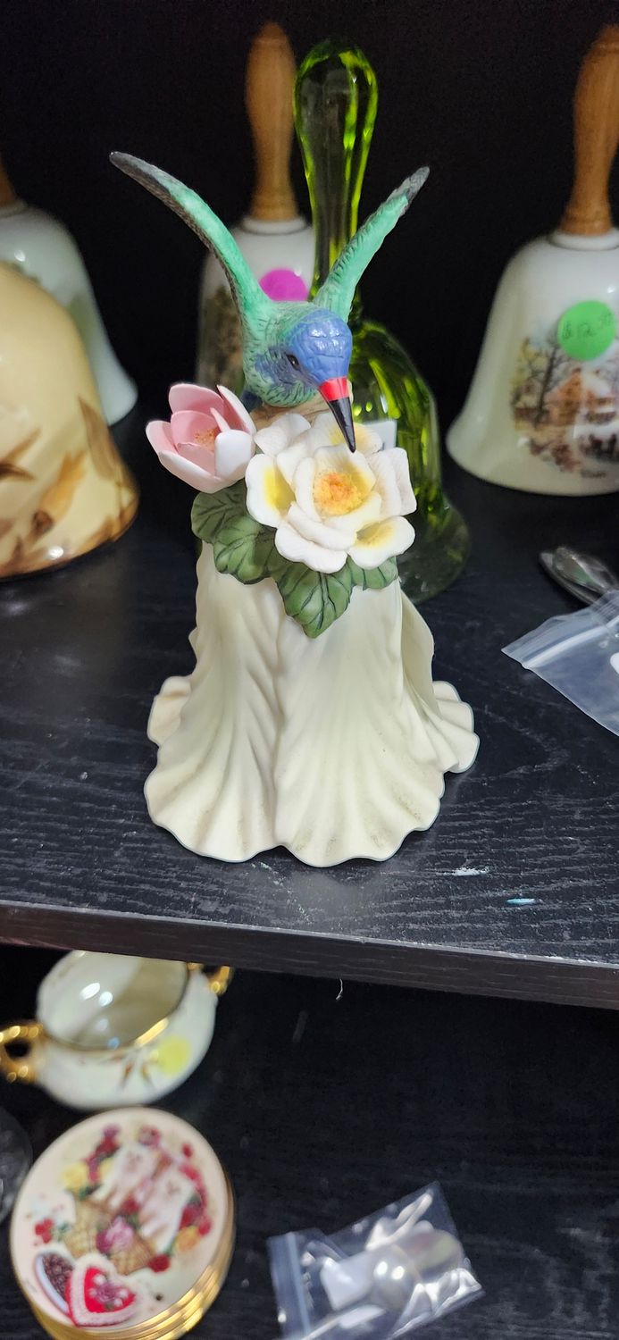 Humming bird bell