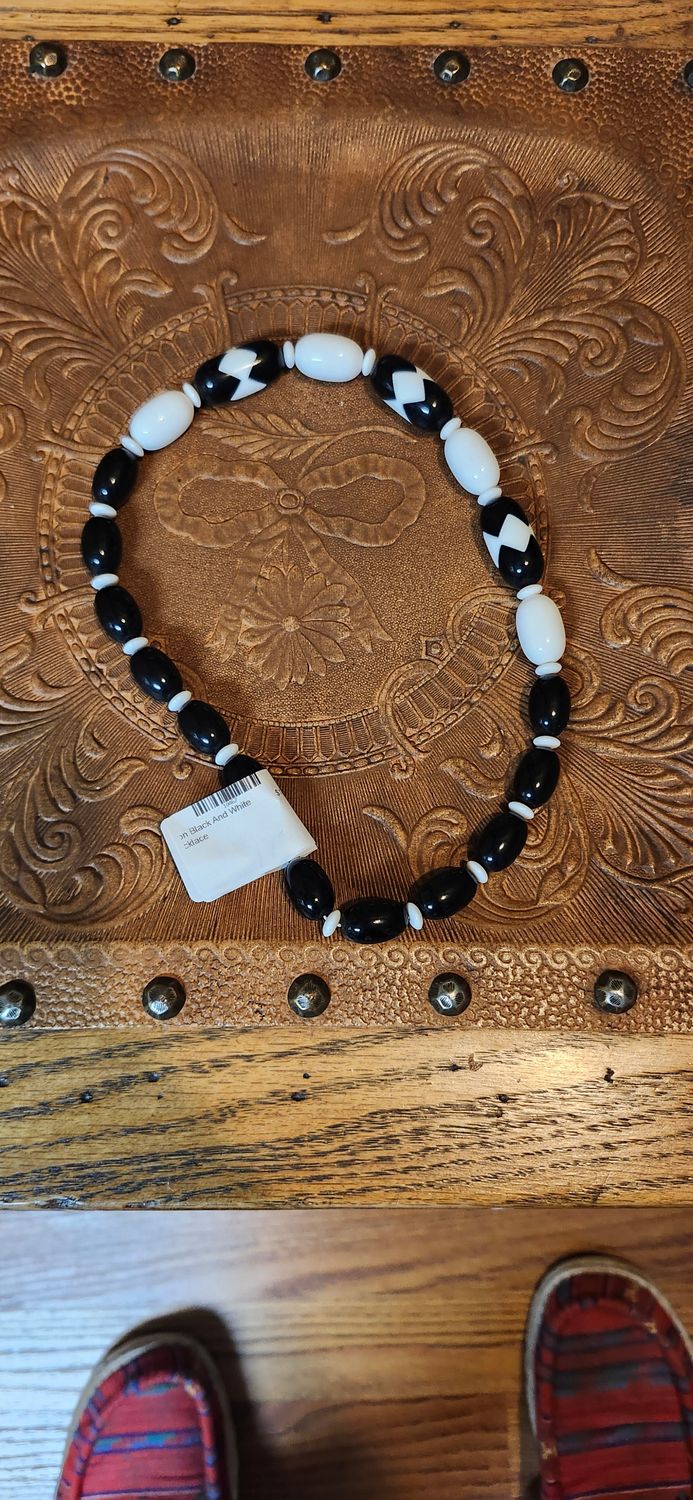 Avon Black And White Necklace