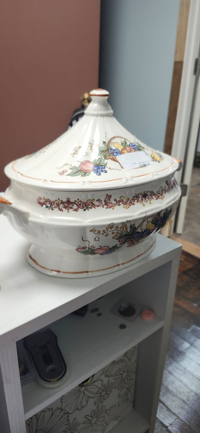 Serving Dish With Laddle