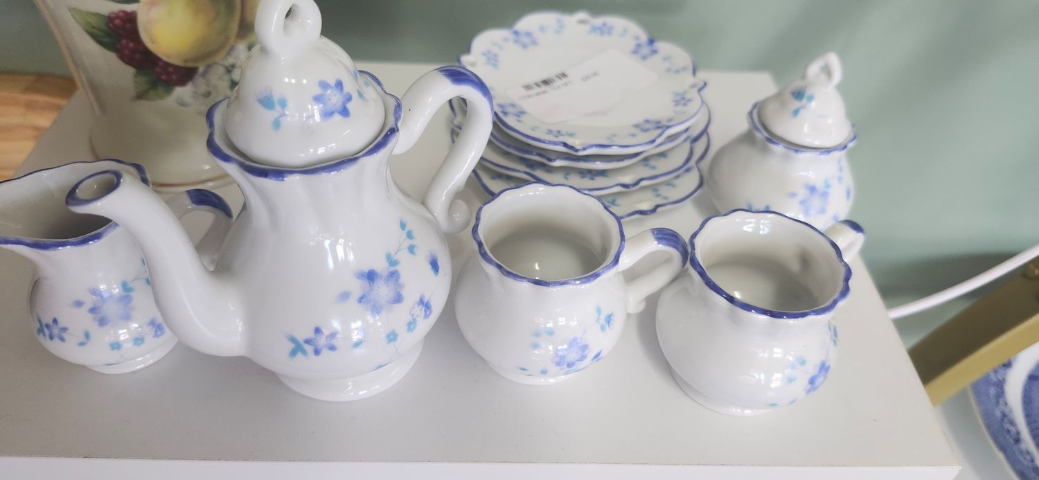 DELTON MINIE TEA SET